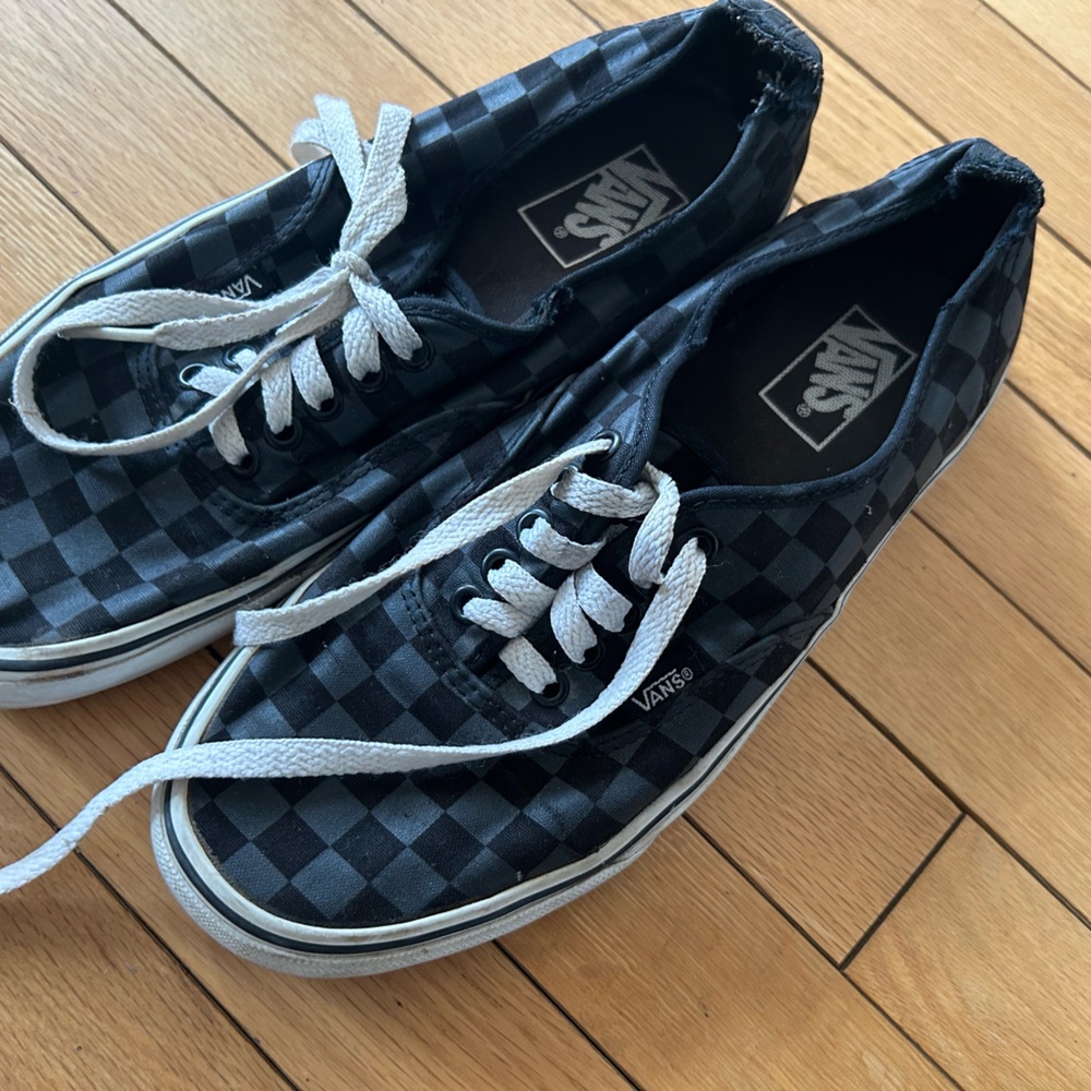 In GC 7/10 Vans Men's Classic Authentic Checkerboard canvas Sneakers in size 9!